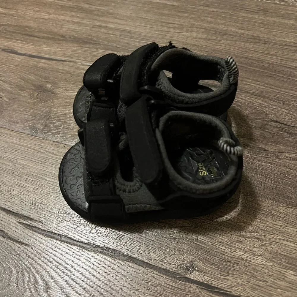 Baby toddler sandals size 1
